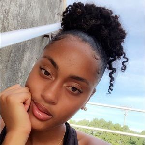 Meet your Posher, Mikayla